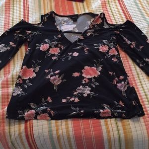 Black floral cold shoulders v-neck